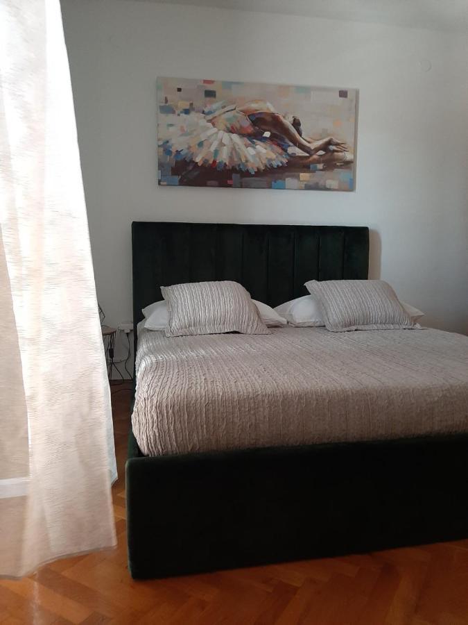 Guest House Zaninovic Хвар Екстер'єр фото
